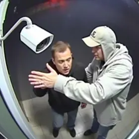 agressão em elevador