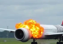 explosão de motor de avião