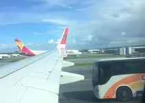ônibus colide com aeronave da Gol